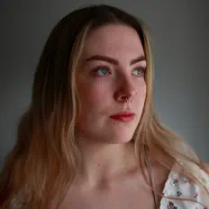 Poslechněte si interpreta Honeyblossom, sledujte hudební videa, přečtěte si životopis, podívejte se na data turné a další informace.