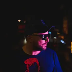 Ascolta Urave, guarda video musicali, leggi la biografia, vedi le date del tour & altro!