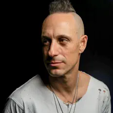 收听 FRANK ZUMMO、观看音乐视频、阅读小传、查看巡演日期等 ！