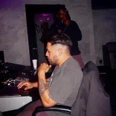 Ouve Eightsarewild, vê vídeos de música, lê a biografia, vê as datas da digressão e muito mais!