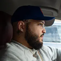 Ouve undefined, vê vídeos de música, lê a biografia, vê as datas da digressão e muito mais!