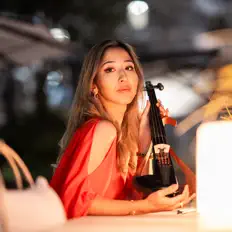 Kaleya dinle, müzik videolarını izle, biyografisini oku, tur tarihlerini ve daha fazlasını gör!