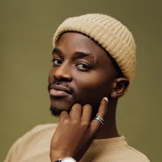 Hör dir Yaankho an, schau dir Musikvideos an, lies die Biografie, finde Tourdaten und mehr!