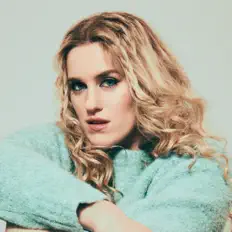 Hör dir Starlingsworld an, schau dir Musikvideos an, lies die Biografie, finde Tourdaten und mehr!