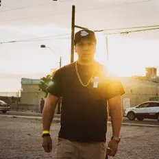 Alika Manuelを聴いたり、ミュージックビデオを鑑賞したり、経歴やツアー日程などを確認したりしましょう！