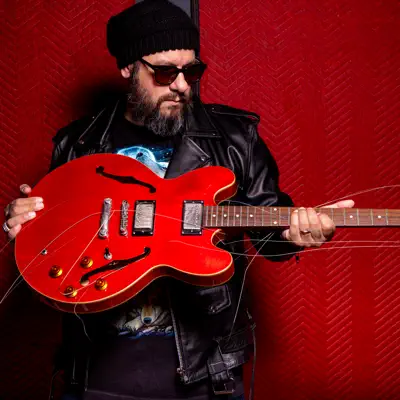 Listen to Jesse Roads, watch music videos, read bio, see tour dates & more!