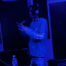 Poslechněte si interpreta Jay vxbe, sledujte hudební videa, přečtěte si životopis, podívejte se na data turné a další informace.