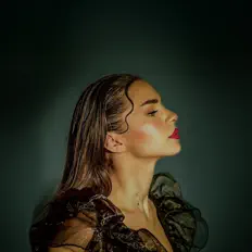 Escucha a LYZA, mira videos musicales, lee su biografía, consulta las fechas de las gira y más.