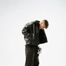 Poslechněte si interpreta Piero2L, sledujte hudební videa, přečtěte si životopis, podívejte se na data turné a další informace.