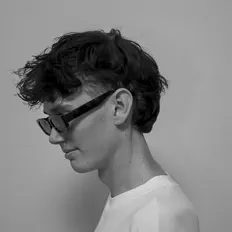 Wherenowを聴いたり、ミュージックビデオを鑑賞したり、経歴やツアー日程などを確認したりしましょう！