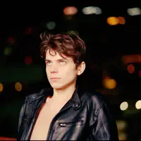 Hör dir undefined an, schau dir Musikvideos an, lies die Biografie, finde Tourdaten und mehr!