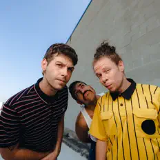 Gilipojazzを聴いたり、ミュージックビデオを鑑賞したり、経歴やツアー日程などを確認したりしましょう！