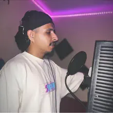 聆聽 Lil Trust、觀看音樂影片、閱讀小傳、查看巡演日期等！