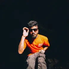 MC Couper सुनें, म्यूज़िक वीडियो देखें, बायो पढ़ें, दौरे की तारीखें और बहुत कुछ देखें!
