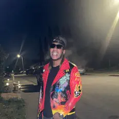 Escucha a ZO, mira videos musicales, lee su biografía, consulta las fechas de las gira y más.