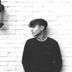Hör dir DeepNoyze an, schau dir Musikvideos an, lies die Biografie, finde Tourdaten und mehr!