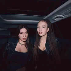 Hör dir KA$A an, schau dir Musikvideos an, lies die Biografie, finde Tourdaten und mehr!