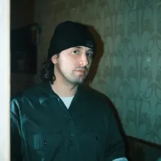 聆聽 JD Moon、觀看音樂影片、閱讀小傳、查看巡演日期等！