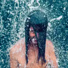 收听 Summer Lungs、观看音乐视频、阅读小传、查看巡演日期等 ！