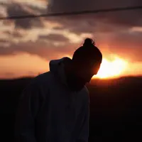 undefinedを聴いたり、ミュージックビデオを鑑賞したり、経歴やツアー日程などを確認したりしましょう！