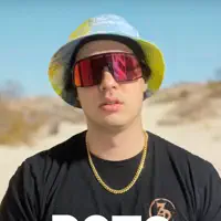 聆聽 undefined、觀看音樂影片、閱讀小傳、查看巡演日期等！