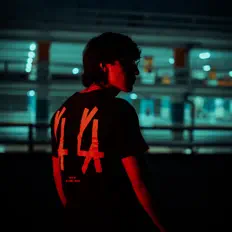 Escucha a Villha, mira videos musicales, lee su biografía, consulta las fechas de las gira y más.