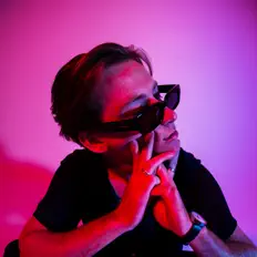 Listen to LIGHTLEAK, watch music videos, read bio, see tour dates & more!