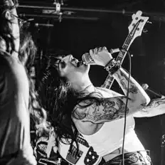 Poslechněte si interpreta Crimson Caravan, sledujte hudební videa, přečtěte si životopis, podívejte se na data turné a další informace.