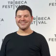 Alexander Benjaminを聴いたり、ミュージックビデオを鑑賞したり、経歴やツアー日程などを確認したりしましょう！