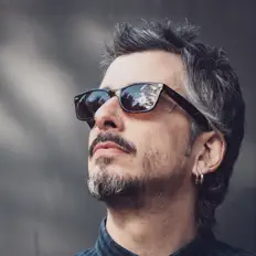 Hör dir Antonio Galeano an, schau dir Musikvideos an, lies die Biografie, finde Tourdaten und mehr!