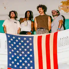 Poslechněte si interpreta Stab, sledujte hudební videa, přečtěte si životopis, podívejte se na data turné a další informace.