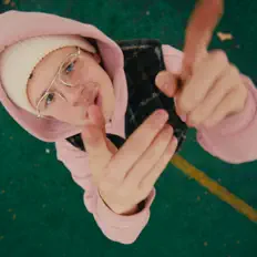 LUX.을(를) 듣고, 뮤직 비디오를 보고, 약력을 읽고, 투어 일정 등을 확인하세요!