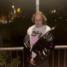 Hör dir Rameyn an, schau dir Musikvideos an, lies die Biografie, finde Tourdaten und mehr!