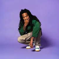 聆聽 undefined、觀看音樂影片、閱讀小傳、查看巡演日期等！