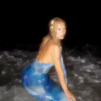 undefinedを聴いたり、ミュージックビデオを鑑賞したり、経歴やツアー日程などを確認したりしましょう！