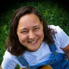 Ascolta Steffi E., guarda video musicali, leggi la biografia, vedi le date del tour & altro!