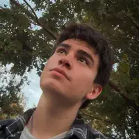 Hör dir undefined an, schau dir Musikvideos an, lies die Biografie, finde Tourdaten und mehr!
