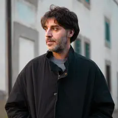 Luister naar Emanuele Primavera, bekijk muziekvideo's, lees de bio, bekijk de tourdata, en meer!