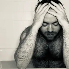 聆聽 Alex Bryant、觀看音樂影片、閱讀小傳、查看巡演日期等！