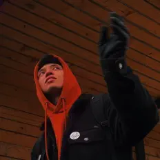 聆聽 Ночной、觀看音樂影片、閱讀小傳、查看巡演日期等！