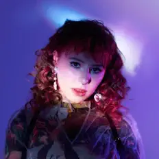收听 Zarya、观看音乐视频、阅读小传、查看巡演日期等 ！