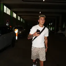 Dengarkan Hoodboy Cali, tonton video musik, baca bio, lihat tanggal tur & lainnya!