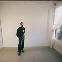 Écoutez undefined, regardez des vidéoclips, lisez la biographie, consultez les dates de tournée et plus encore !