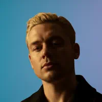 Ascolta undefined, guarda video musicali, leggi la biografia, vedi le date del tour & altro!