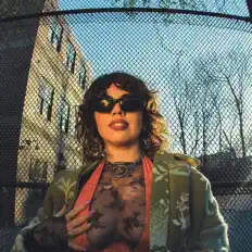 Ouve HONEY B, vê vídeos de música, lê a biografia, vê as datas da digressão e muito mais!