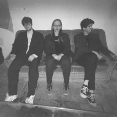 Luister naar Dusk Saffron, bekijk muziekvideo's, lees de bio, bekijk de tourdata, en meer!