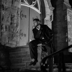 Ouça JUGGA, assista a videoclipes, leia a biografia, veja as datas das turnês e mais!