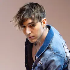 Andrew Cassara dinle, müzik videolarını izle, biyografisini oku, tur tarihlerini ve daha fazlasını gör!