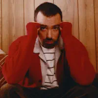 聆聽 undefined、觀看音樂影片、閱讀小傳、查看巡演日期等！