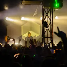 Ascolta Polaris FR, guarda video musicali, leggi la biografia, vedi le date del tour & altro!